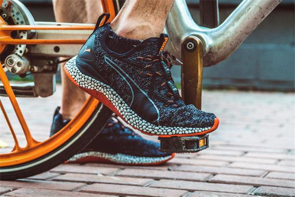 彪馬hybrid和阿迪達斯boost哪個好 頂級緩震科技 彪馬hybrid和阿迪達斯boost哪個好 頂級緩震科技