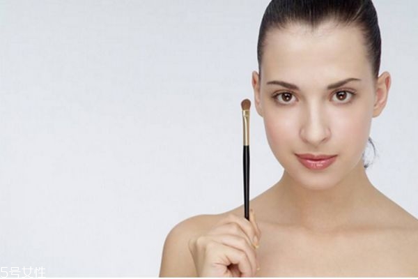 化妝品打開一年還能用嗎 注意化妝品保質(zhì)期 化妝品打開一年還能用嗎 注意化妝品保質(zhì)期