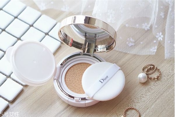 氣墊bb和氣墊cc的區(qū)別 區(qū)別在這里 氣墊bb和氣墊cc的區(qū)別 區(qū)別在這里