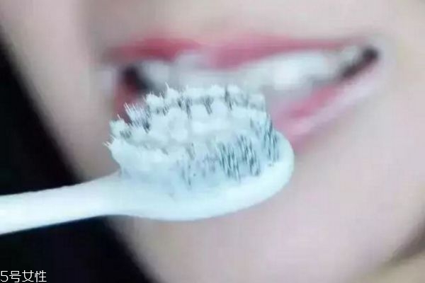 在家如何讓牙齒快速變白 怎么讓牙齒變白的妙招 在家如何讓牙齒快速變白 怎么讓牙齒變白的妙招