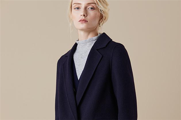 藏青色大衣配什么內(nèi)搭 時(shí)髦穿搭法則 藏青色大衣配什么內(nèi)搭 時(shí)髦穿搭法則
