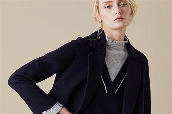 藏青色大衣配什么內(nèi)搭 時(shí)髦穿搭法則 藏青色大衣配什么內(nèi)搭 時(shí)髦穿搭法則