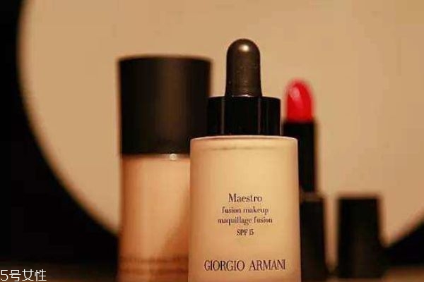 粉底和素顏霜先用哪個 素顏霜粉底液使用步驟 粉底和素顏霜先用哪個 素顏霜粉底液使用步驟