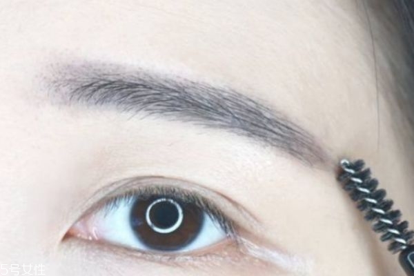 水霧眉跟粉黛眉有什么區(qū)別 霧狀眉化妝教程 水霧眉跟粉黛眉有什么區(qū)別 霧狀眉化妝教程