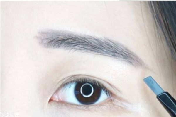 水霧眉跟粉黛眉有什么區(qū)別 霧狀眉化妝教程 水霧眉跟粉黛眉有什么區(qū)別 霧狀眉化妝教程