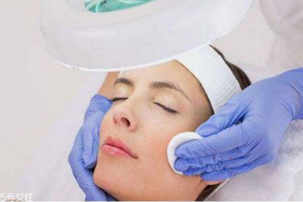 小氣泡清潔會(huì)傷皮膚嗎 小氣泡清潔禁忌人群 小氣泡清潔會(huì)傷皮膚嗎 小氣泡清潔禁忌人群