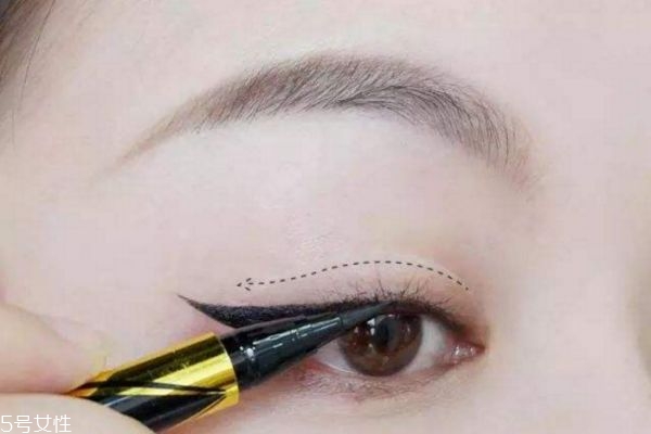 怎么畫眼線 畫眼線的簡單方法 怎么畫眼線 畫眼線的簡單方法