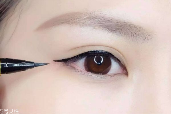 初學(xué)者自己怎么畫(huà)眼線 超簡(jiǎn)單眼線畫(huà)法
