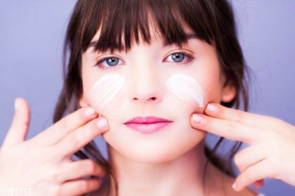 好用的身體防曬霜推薦 這些防曬tips你一定要知道 好用的身體防曬霜推薦 這些防曬tips你一定要知道