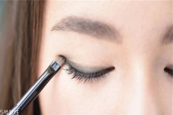 怎么畫眼線 畫眼線的簡單方法 怎么畫眼線 畫眼線的簡單方法