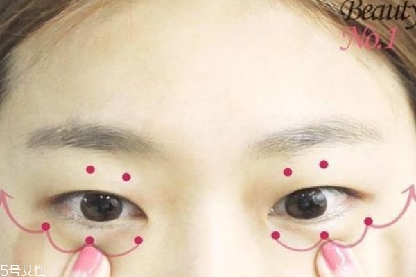 眼霜按摩手法 教你正確使用眼霜 眼霜按摩手法 教你正確使用眼霜