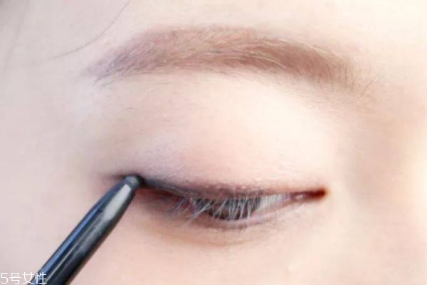 怎么畫眼線 畫眼線的簡單方法 怎么畫眼線 畫眼線的簡單方法