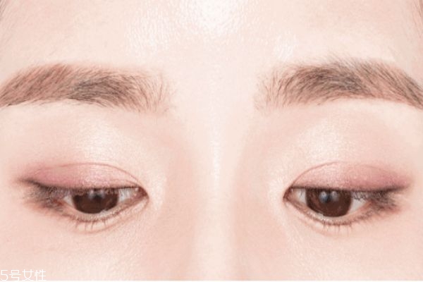 怎么畫眼線 畫眼線的簡單方法 怎么畫眼線 畫眼線的簡單方法