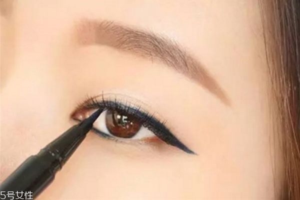 怎么畫眼線 畫眼線的簡單方法 怎么畫眼線 畫眼線的簡單方法