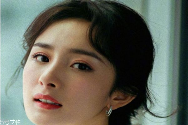 瓜子臉大額頭適合什么發(fā)型 長(zhǎng)臉大額頭女生適合發(fā)型 瓜子臉大額頭適合什么發(fā)型 長(zhǎng)臉大額頭女生適合發(fā)型