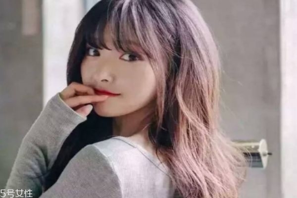 瓜子臉大額頭適合什么發(fā)型 長(zhǎng)臉大額頭女生適合發(fā)型 瓜子臉大額頭適合什么發(fā)型 長(zhǎng)臉大額頭女生適合發(fā)型