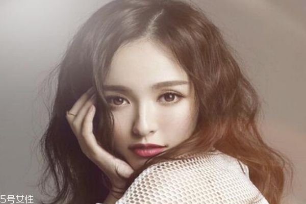 瓜子臉大額頭適合什么發(fā)型 長(zhǎng)臉大額頭女生適合發(fā)型 瓜子臉大額頭適合什么發(fā)型 長(zhǎng)臉大額頭女生適合發(fā)型