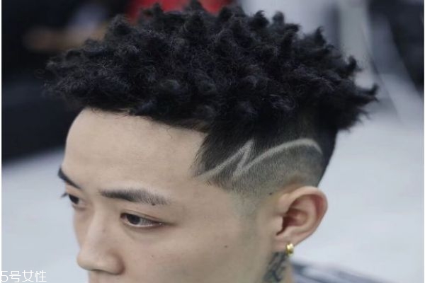 黑人燙是怎么搞出來的 類似臟辮的燙發(fā) 黑人燙是怎么搞出來的 類似臟辮的燙發(fā)