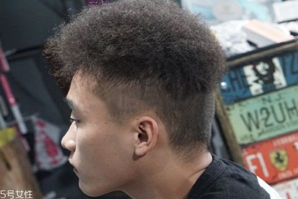 黑人燙適合什么臉型 黑人燙發(fā)型圖片 黑人燙適合什么臉型 黑人燙發(fā)型圖片