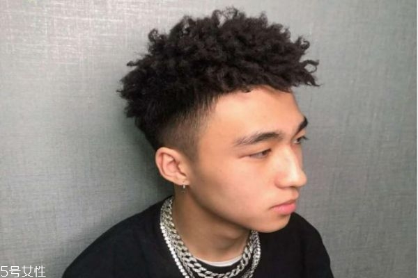 黑人燙適合什么臉型 黑人燙發(fā)型圖片 黑人燙適合什么臉型 黑人燙發(fā)型圖片