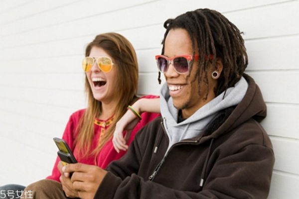 黑人燙適合什么臉型 黑人燙發(fā)型圖片 黑人燙適合什么臉型 黑人燙發(fā)型圖片