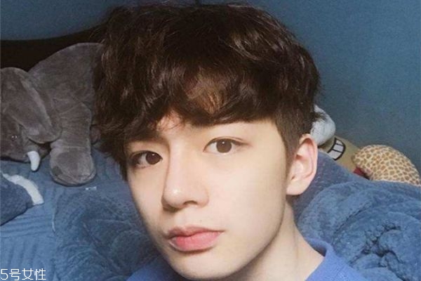 男生37分發(fā)型有哪幾種 男生韓式短發(fā)發(fā)型 男生37分發(fā)型有哪幾種 男生韓式短發(fā)發(fā)型