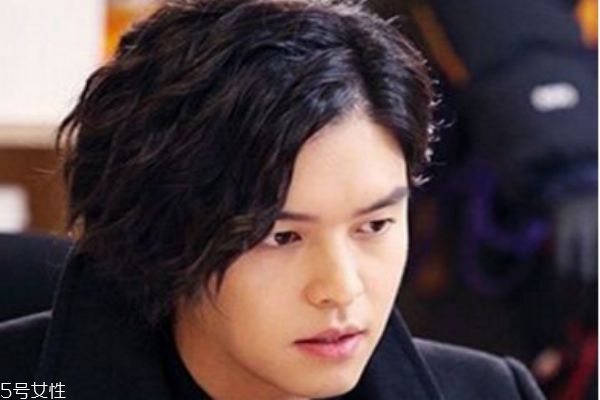 男生37分發(fā)型有哪幾種 男生韓式短發(fā)發(fā)型 男生37分發(fā)型有哪幾種 男生韓式短發(fā)發(fā)型