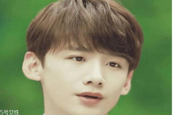 男生37分發(fā)型有哪幾種 男生韓式短發(fā)發(fā)型 男生37分發(fā)型有哪幾種 男生韓式短發(fā)發(fā)型