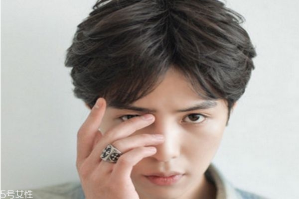 男生37分發(fā)型有哪幾種 男生韓式短發(fā)發(fā)型 男生37分發(fā)型有哪幾種 男生韓式短發(fā)發(fā)型