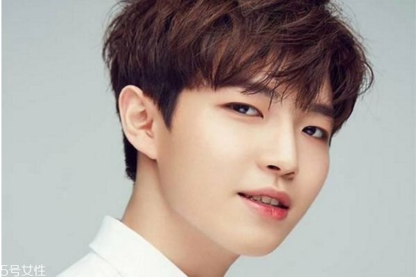 男生37分發(fā)型有哪幾種 男生韓式短發(fā)發(fā)型 男生37分發(fā)型有哪幾種 男生韓式短發(fā)發(fā)型