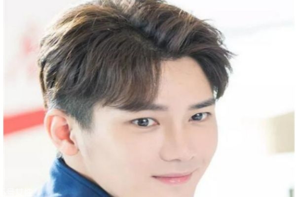 男生37分發(fā)型有哪幾種 男生韓式短發(fā)發(fā)型 男生37分發(fā)型有哪幾種 男生韓式短發(fā)發(fā)型