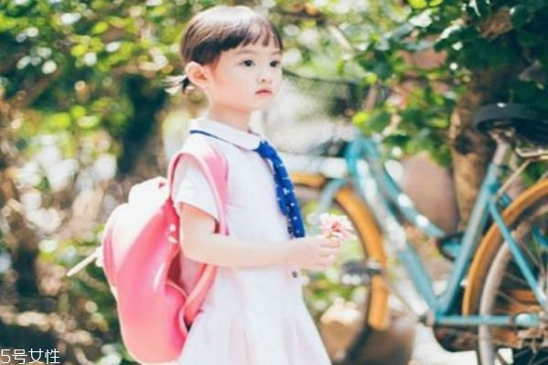 小女孩短發(fā)發(fā)型 兒童短發(fā)發(fā)型圖片 小女孩短發(fā)發(fā)型 兒童短發(fā)發(fā)型圖片