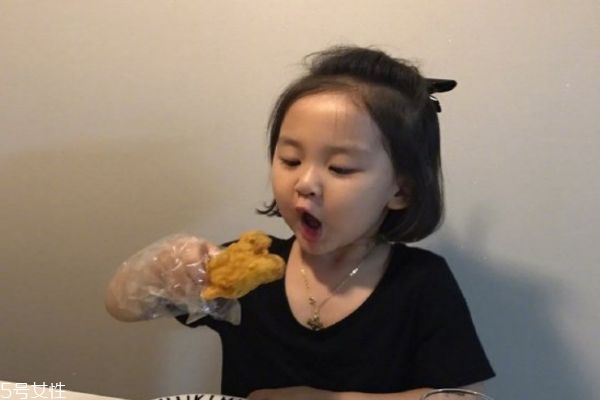 小女孩短發(fā)發(fā)型 兒童短發(fā)發(fā)型圖片 小女孩短發(fā)發(fā)型 兒童短發(fā)發(fā)型圖片