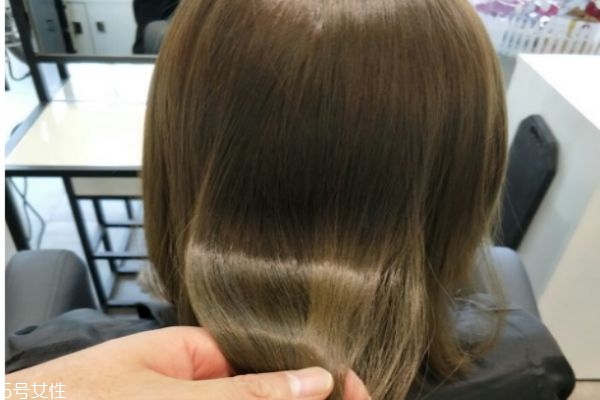 蜂蜜茶色適合什么膚色 蜜茶色適合人群 蜂蜜茶色適合什么膚色 蜜茶色適合人群