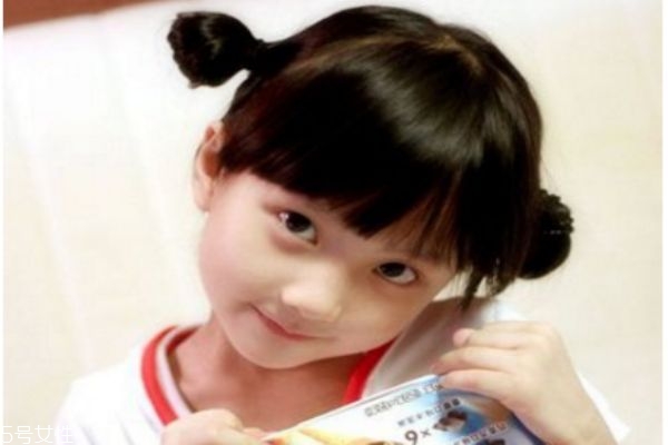 小女孩短發(fā)發(fā)型 兒童短發(fā)發(fā)型圖片 小女孩短發(fā)發(fā)型 兒童短發(fā)發(fā)型圖片