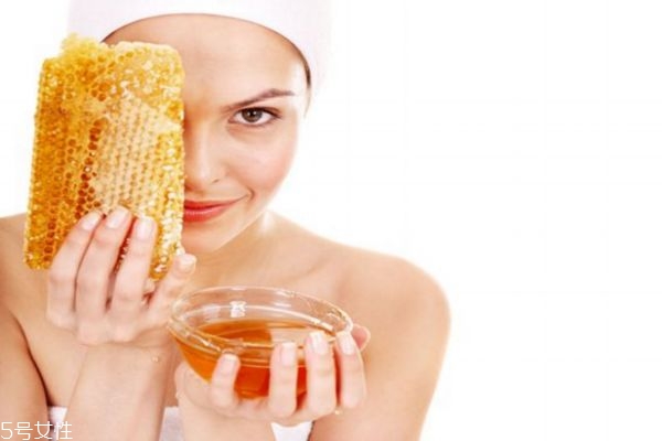 冬季怎樣自制補(bǔ)水面膜 冬季自制補(bǔ)水面膜 冬季怎樣自制補(bǔ)水面膜 冬季自制補(bǔ)水面膜