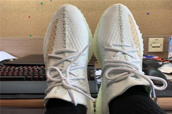 yeezy 350 v2 hyperspace偏碼嗎 大半碼更舒服 yeezy 350 v2 hyperspace偏碼嗎 大半碼更舒服