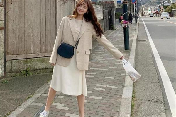 踏青適合穿什么衣服 極簡風(fēng)了解一下 踏青適合穿什么衣服 極簡風(fēng)了解一下