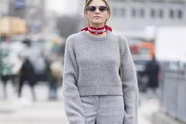 灰色衣服顯白嗎 搭配非常重要 灰色衣服顯白嗎 搭配非常重要