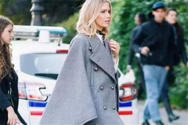 灰色衣服顯白嗎 搭配非常重要 灰色衣服顯白嗎 搭配非常重要