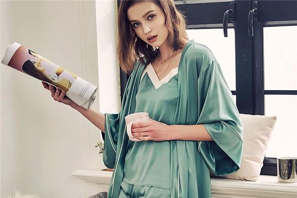 真絲睡衣會(huì)貼在身體上嗎 一般不會(huì)發(fā)生 真絲睡衣會(huì)貼在身體上嗎 一般不會(huì)發(fā)生