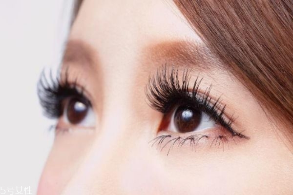 眼睫毛下垂怎么改善 解決睫毛下垂的小妙招 眼睫毛下垂怎么改善 解決睫毛下垂的小妙招