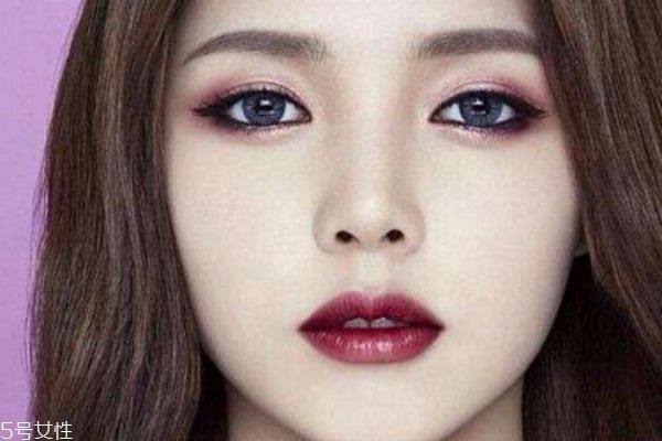 夏天脫妝怎么辦 夏天化妝不脫妝小技巧 夏天脫妝怎么辦 夏天化妝不脫妝小技巧