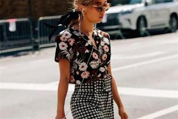 格子褲配什么衣服好看 展現(xiàn)你的氣質(zhì)美 格子褲配什么衣服好看 展現(xiàn)你的氣質(zhì)美