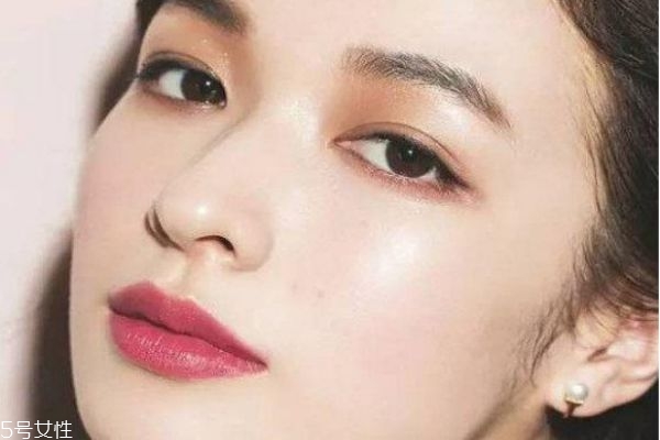 夏天脫妝怎么辦 夏天化妝不脫妝小技巧 夏天脫妝怎么辦 夏天化妝不脫妝小技巧