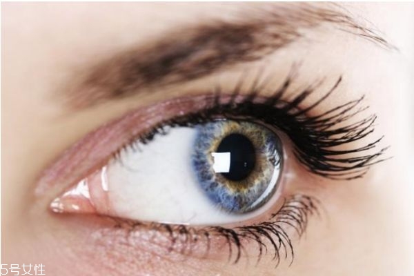 眼睫毛下垂怎么改善 解決睫毛下垂的小妙招 眼睫毛下垂怎么改善 解決睫毛下垂的小妙招