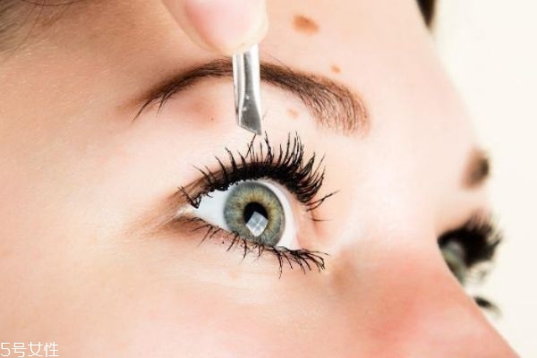 眼睫毛下垂怎么改善 解決睫毛下垂的小妙招 眼睫毛下垂怎么改善 解決睫毛下垂的小妙招