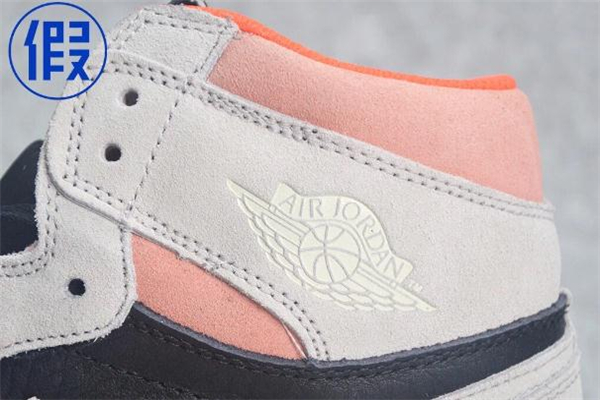 aj1灰麂皮字幕標(biāo)語真假 aj1灰麂皮真假對(duì)比 aj1灰麂皮字幕標(biāo)語真假 aj1灰麂皮真假對(duì)比