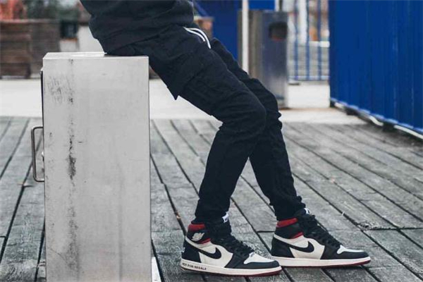 aj1禁止轉(zhuǎn)賣(mài)真假對(duì)比 鑒定方法要牢記 aj1禁止轉(zhuǎn)賣(mài)真假對(duì)比 鑒定方法要牢記