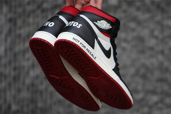 aj1禁止轉(zhuǎn)賣(mài)真假對(duì)比 鑒定方法要牢記 aj1禁止轉(zhuǎn)賣(mài)真假對(duì)比 鑒定方法要牢記